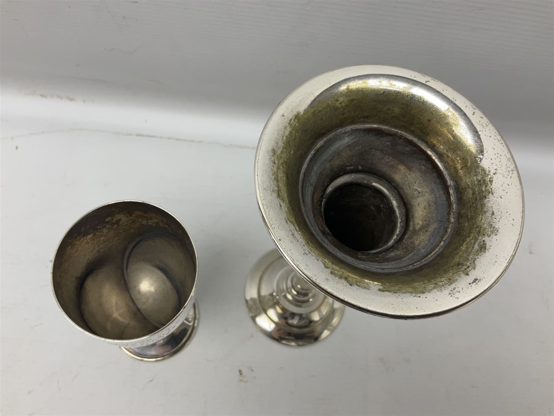 Collection of assorted silver plate, comprising four cup egg cruet, table lamp, bud vase, desk stand etc  