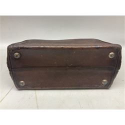 Small leather Portmanteau gentleman’s travelling toilet bag