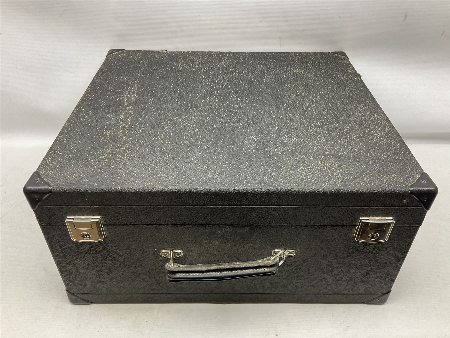 Clinkscale Crucianelli piano accordion in red pearline case with one-hundred and twenty buttons and forty-one keys L52cm; in carrying case