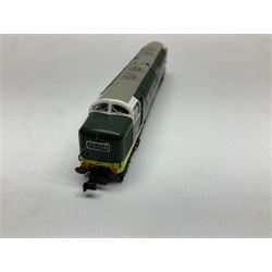 Graham Farish by Bachmann 'N' gauge - Class 47/0 locomotive no.D1779 and Class 55 Deltic locomotive no.D9007 (2)