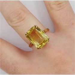 9ct gold single stone rectangular citrine ring, by Cropp & Farr Ltd, Birmingham 1960