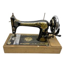 Singer sewing machine, serial no 1155087, H29cm