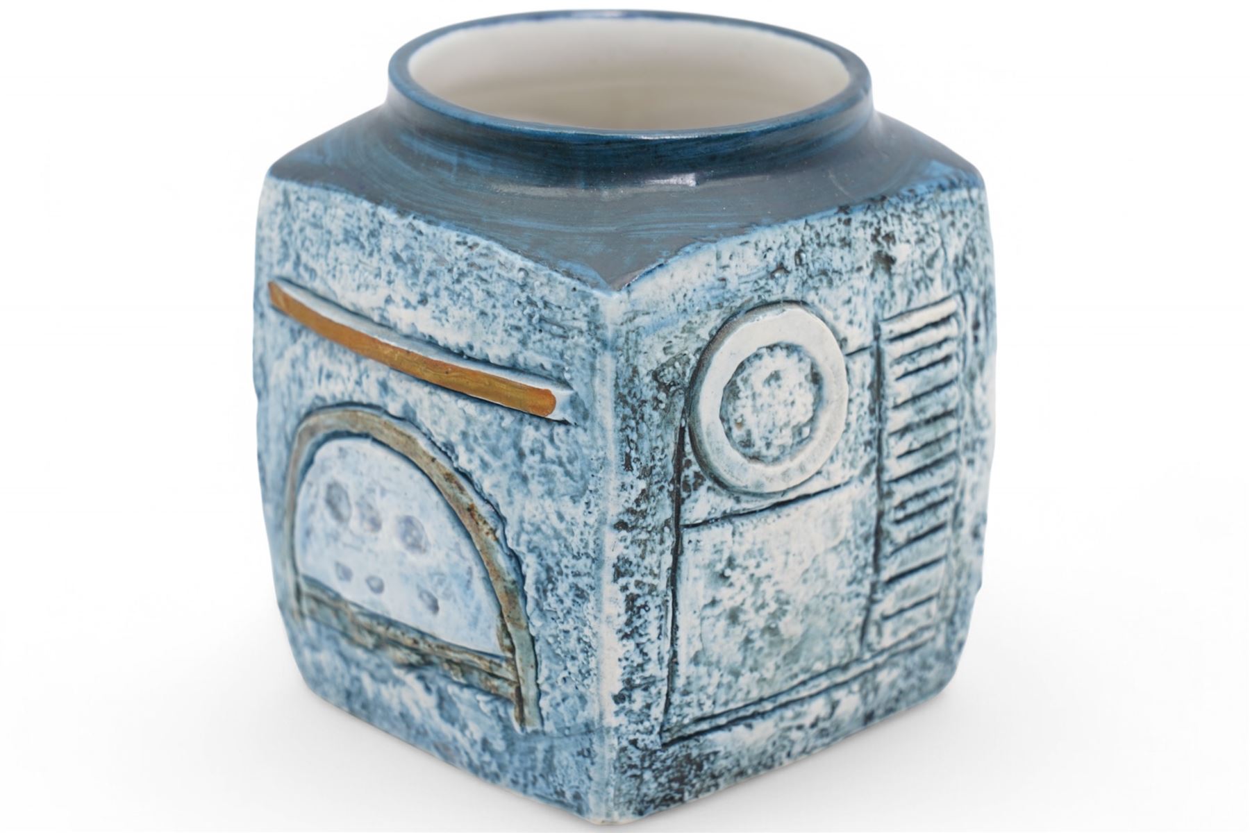 Troika marmalade jar, with geometric incised decoration in brown on a mottled blue ground, signed to base with initials for artist Beverley Ellwood, H9cm 
