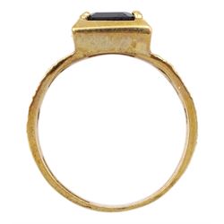 9ct gold single stone garnet ring with pierced bark effect shoulders, hallmarked 













