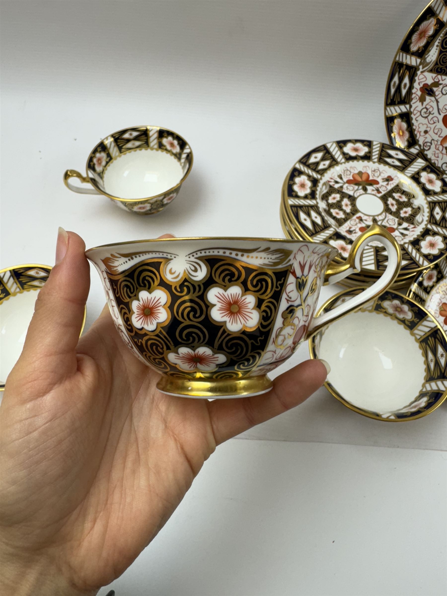 Royal Crown Derby Imari pattern 2451, four teacups, six saucers, six dessert plates etc 