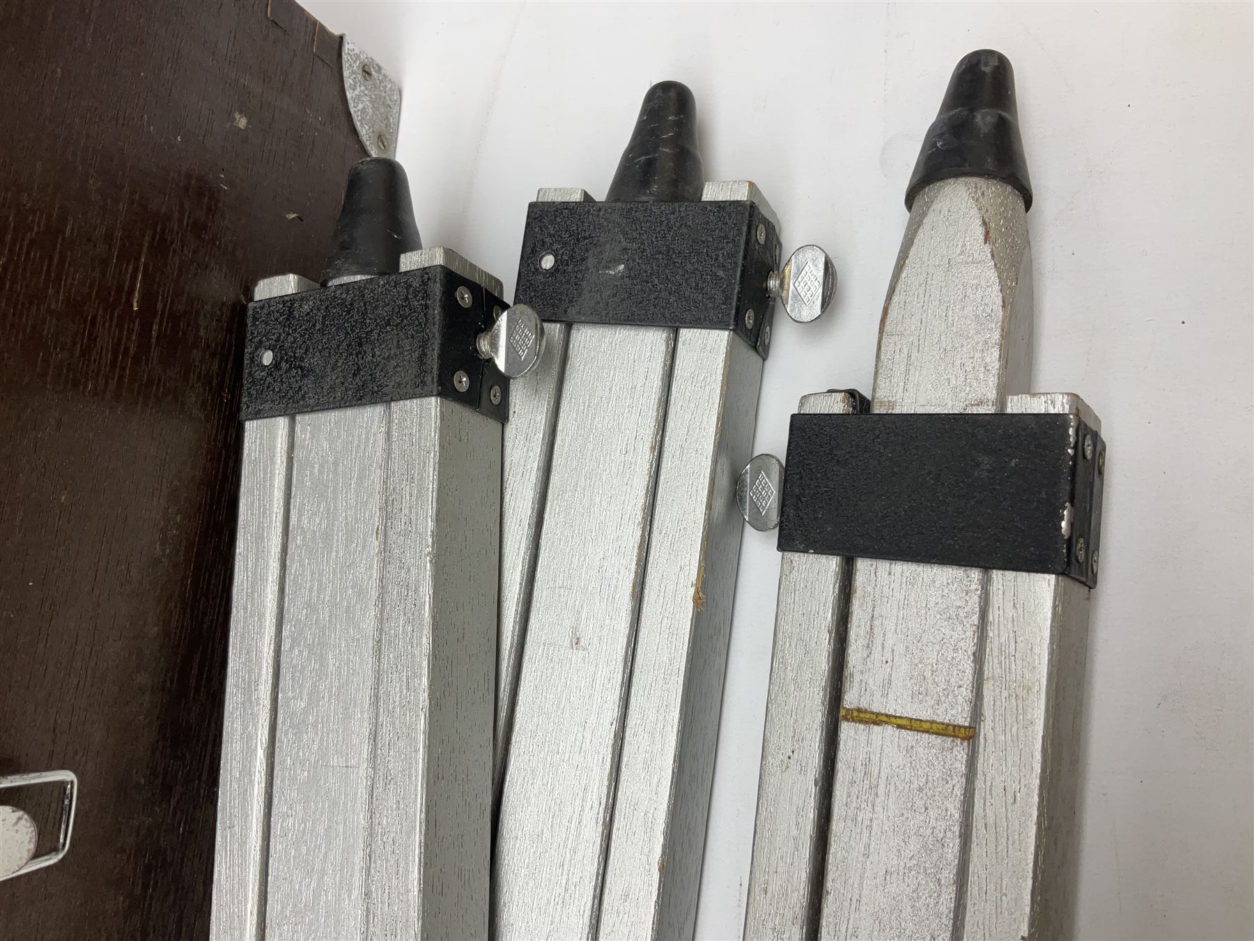 Astronomical telescope with achromatic coated lens, with tripod in wooden box 