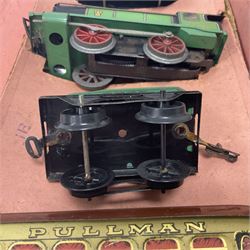 Hornby Meccano ‘0’ gauge - M1 Passenger set comprising 0-4-0 locomotive and tender no.3435 in green, two Pullman carriages and track; in original box 