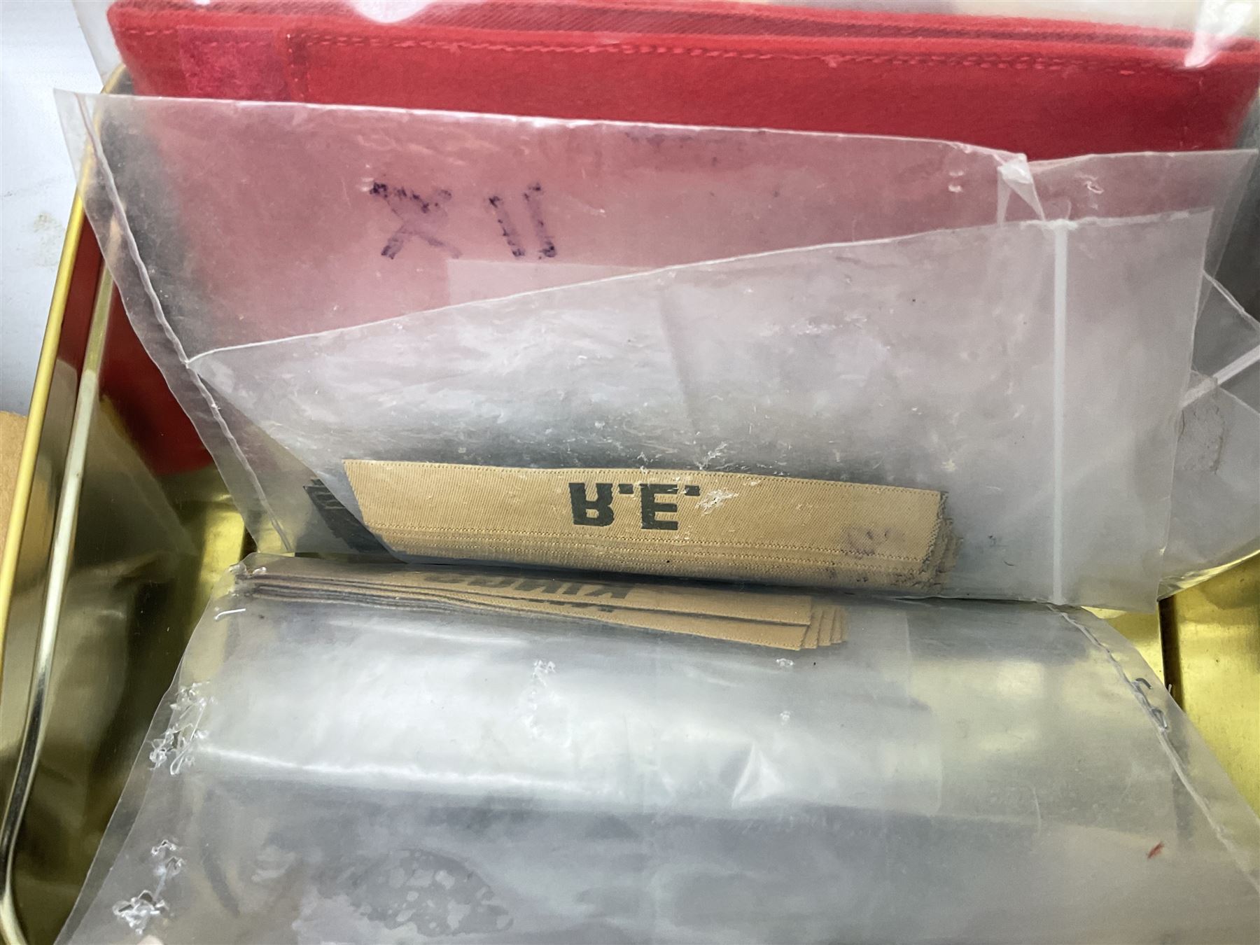 Quantity of military horse hair plumes and feather hackles, cloth stripes and regimental titles etc