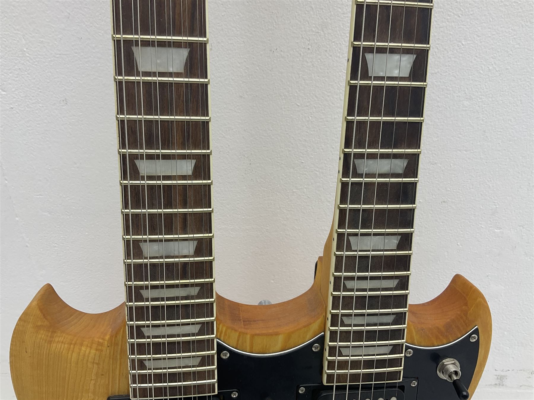 SG double neck electric guitar with twelve-string and six-string facilities and natural wood finish L103cm 