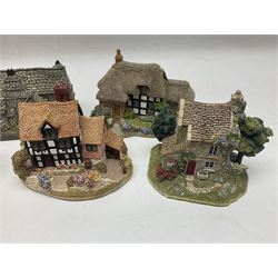 Seventeen Lilliput Lane models, to include The Dalesman, Windy Ridge, Cat Coombe Cottage, Granny Smiths, ect, all with deeds and original boxes (17)