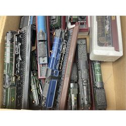 Collection of static model trains, including Corgi and Atlas examples, some in original packaging