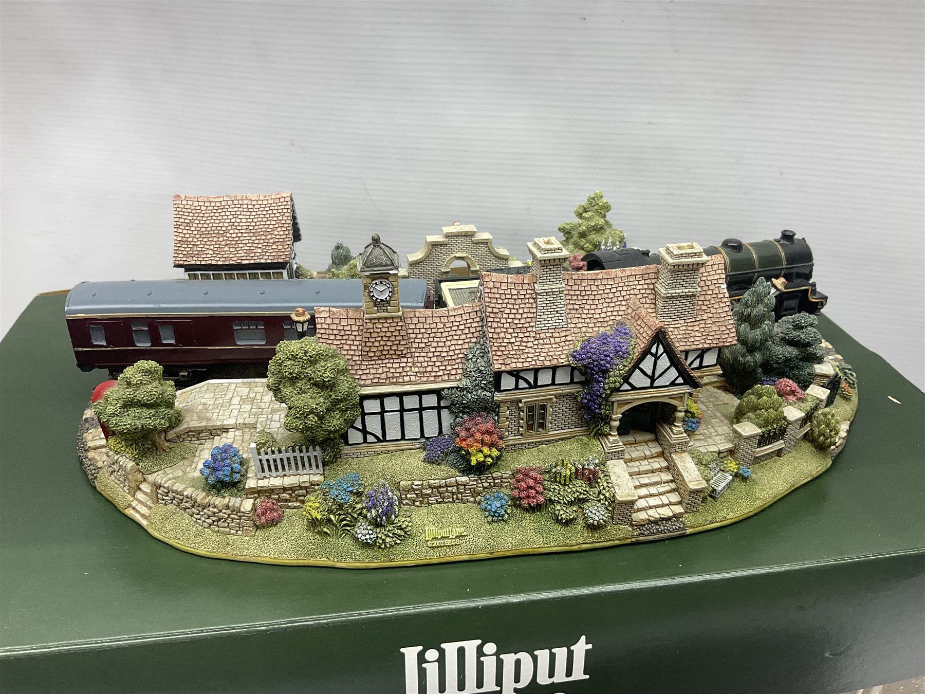 置物 THE  TRAIN AT SANDRINGHAM Lilliput Lane The Royal Train at Sandringham | Wood, Metal