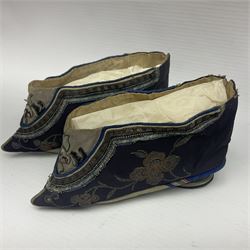 Pair of Chinese silk embroidered lotus shoes, for bound feet, a blue ground with floral detailing L15cm