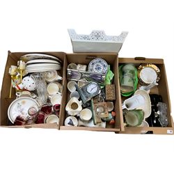 Wedgwood Garden maze pattern tea service, together with autumn leaves dinner plates, Carlton Ware dishes and other ceramics and collectables, in three boxes  