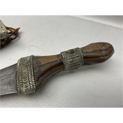 Saudi Arabian khanjar dagger with 29.5cm curving double edged  steel blade; white metal and copper mounted horn grip; in white metal mounted brass and leather scabbard incorporating embroidered leather wearing strap