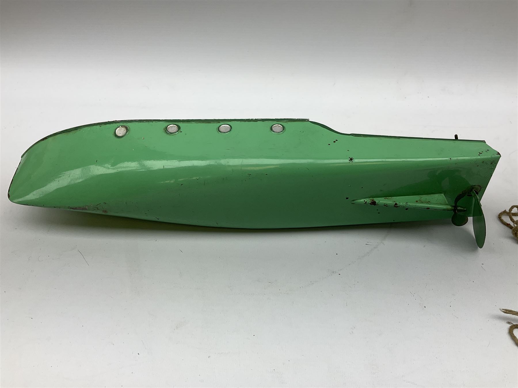 Pre-war Hornby No 5 clockwork Speedboat 'Viking', in green and cream in original box; and Meccano No.4 set box containing various sections in blue, gold and red and instruction manual (2)