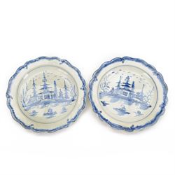 Near pair of late 18th century blue and white Pearlware plates, possibly Liverpool, D20cm
