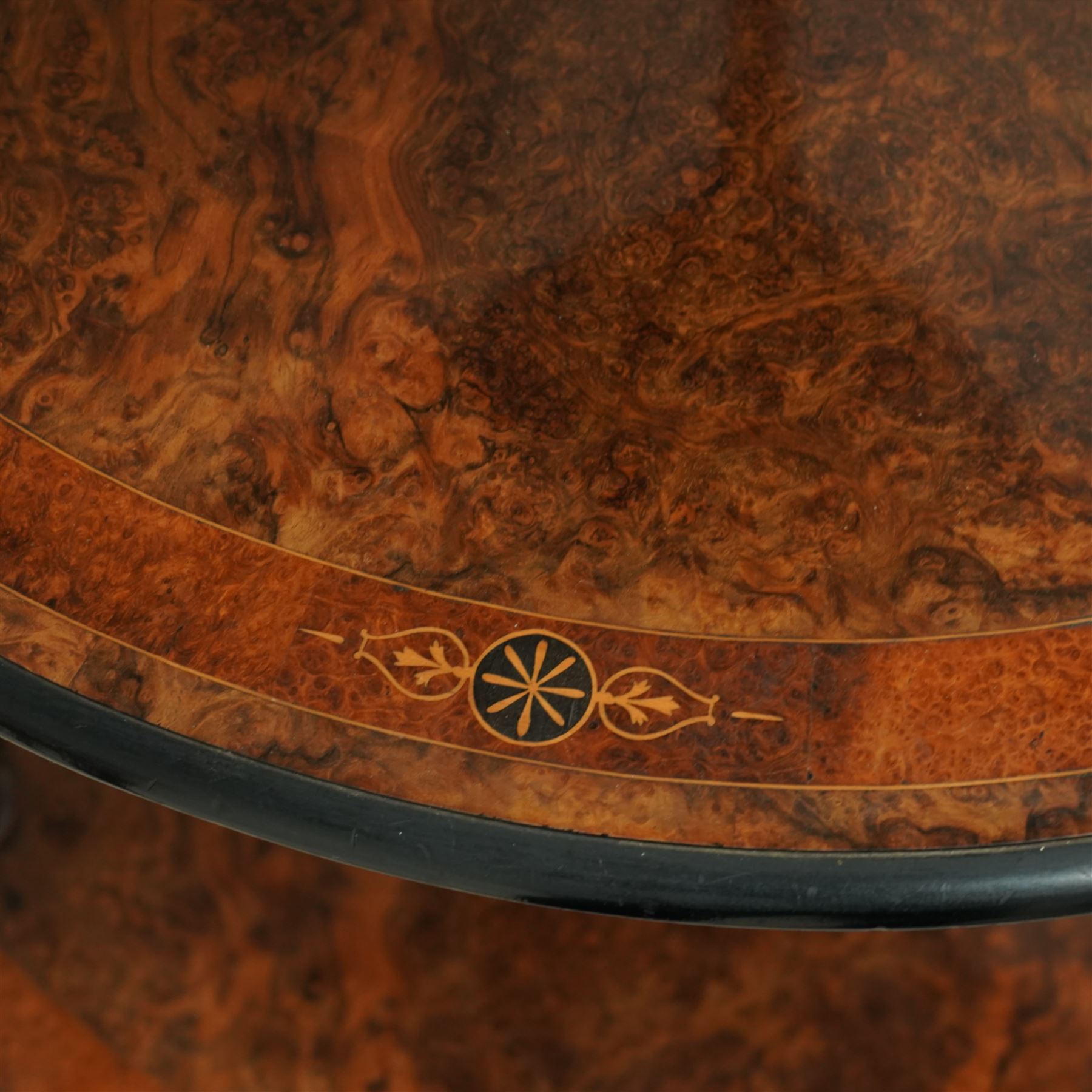 Late Victorian inlaid corner etagere with four tiers in figured walnut, top tier with pierced fretwork gallery above turned upright supports