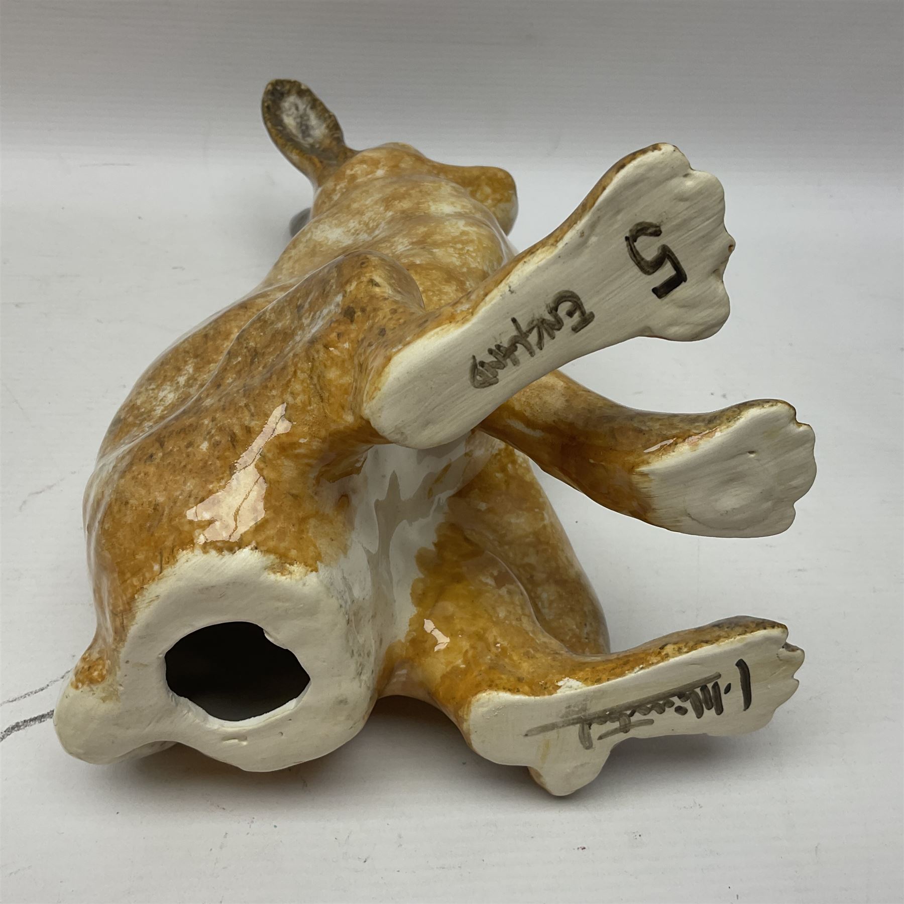 Two Winstanley hares, with glass eyes, sizes 1 and 5, H12.5cm and H31cm (2)