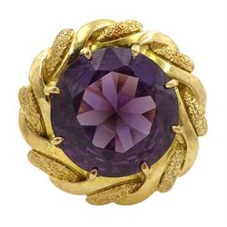 18ct gold circular purple stone ring