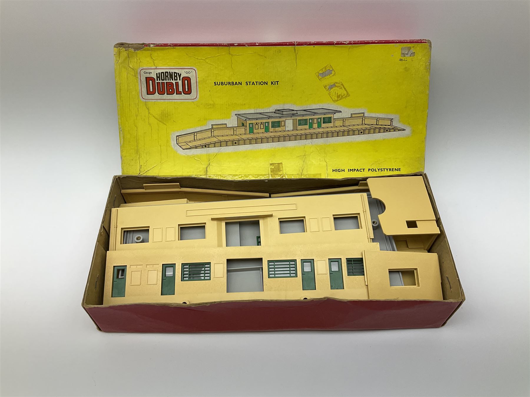 Hornby Dublo - 5006 Engine Shed Extension Kit; 5085 Suburban Station Kit; and 5030 Island Platform Kit; all in pictorial boxes; and Plastic Platform Extension in associated box lid (4)
