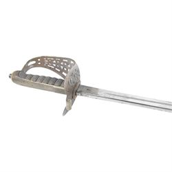 Edward VII 1887 Pattern Heavy Cavalry Officer's sword, 89cm single edge fullered etched blade, numbered 11017 to the back of the blade, decorative pierced guard, fishskin and wire handle, in a leather scabbard, overall L106cm 