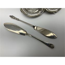 Sheffield silver-plated cruet set, comprising mustard pot, open glass salt and pepper pot on stand, together with a collection of silver plated spoons