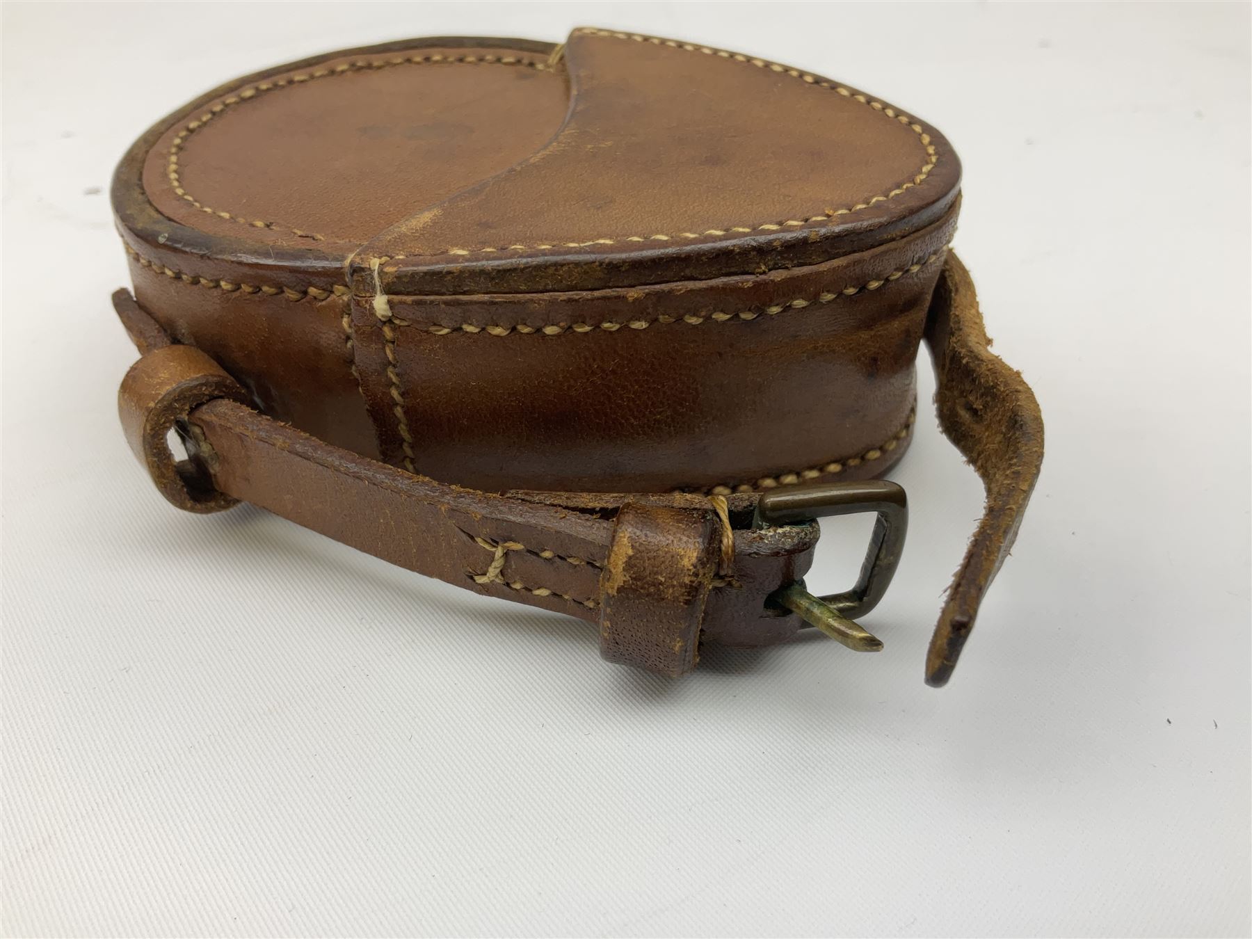 WW1 verner's pattern brass cased marching compass inscribed F-L No.74469 1917; in leather carrying case impressed W. Huddlestone Leatheries Ltd. 1917