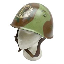 1960s Italian parachutist helmet with liner; camouflage paintwork with parachutist crest to the front