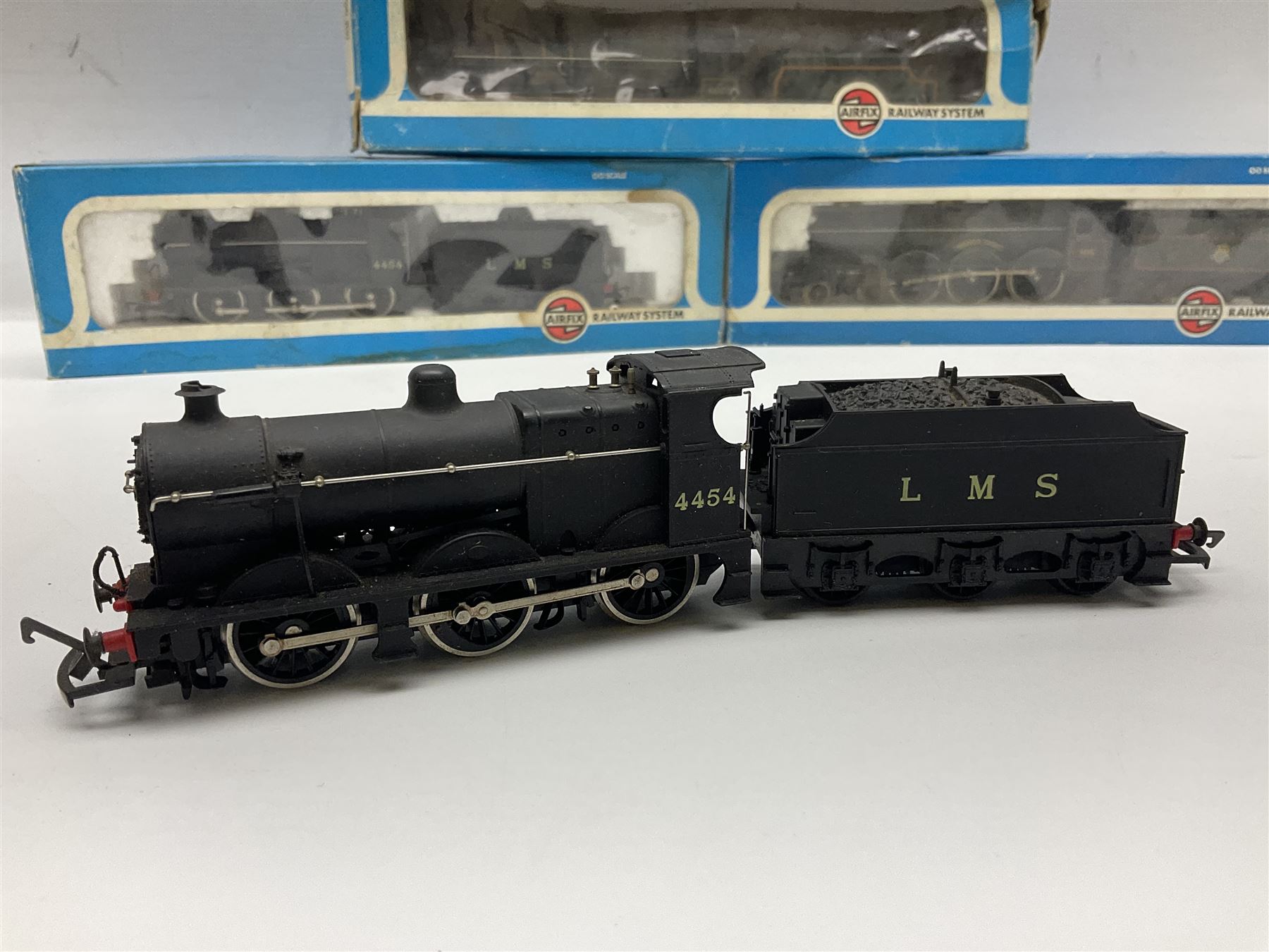 Airfix '00' gauge - Castle Class 4-6-0 locomotive 'Pendennis Castle' No.4069; Class 6P/7P Rebuilt Royal Scot 4-6-0 locomotive 'Royal Scot' No.46100; both boxed; Class 4F 0-6-0 locomotive No.4454 in associated box; another unboxed Class 4F 0-6-0 locomotive; and Class 14XX 0-4-2 tank locomotive No.1466 for spares or repair