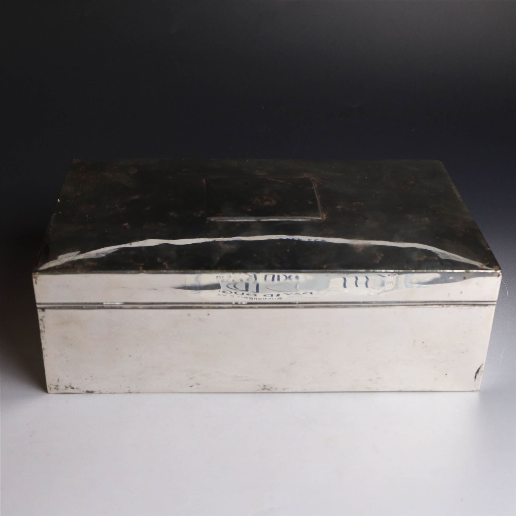 1920s silver mounted cigar box, of rectangular form with later applied vacant rectangular cartouche to hinged cover, opening to reveal compartmentalised softwood interior, hallmarked London 1923, makers mark worn and indistinct, H7cm, W22cm