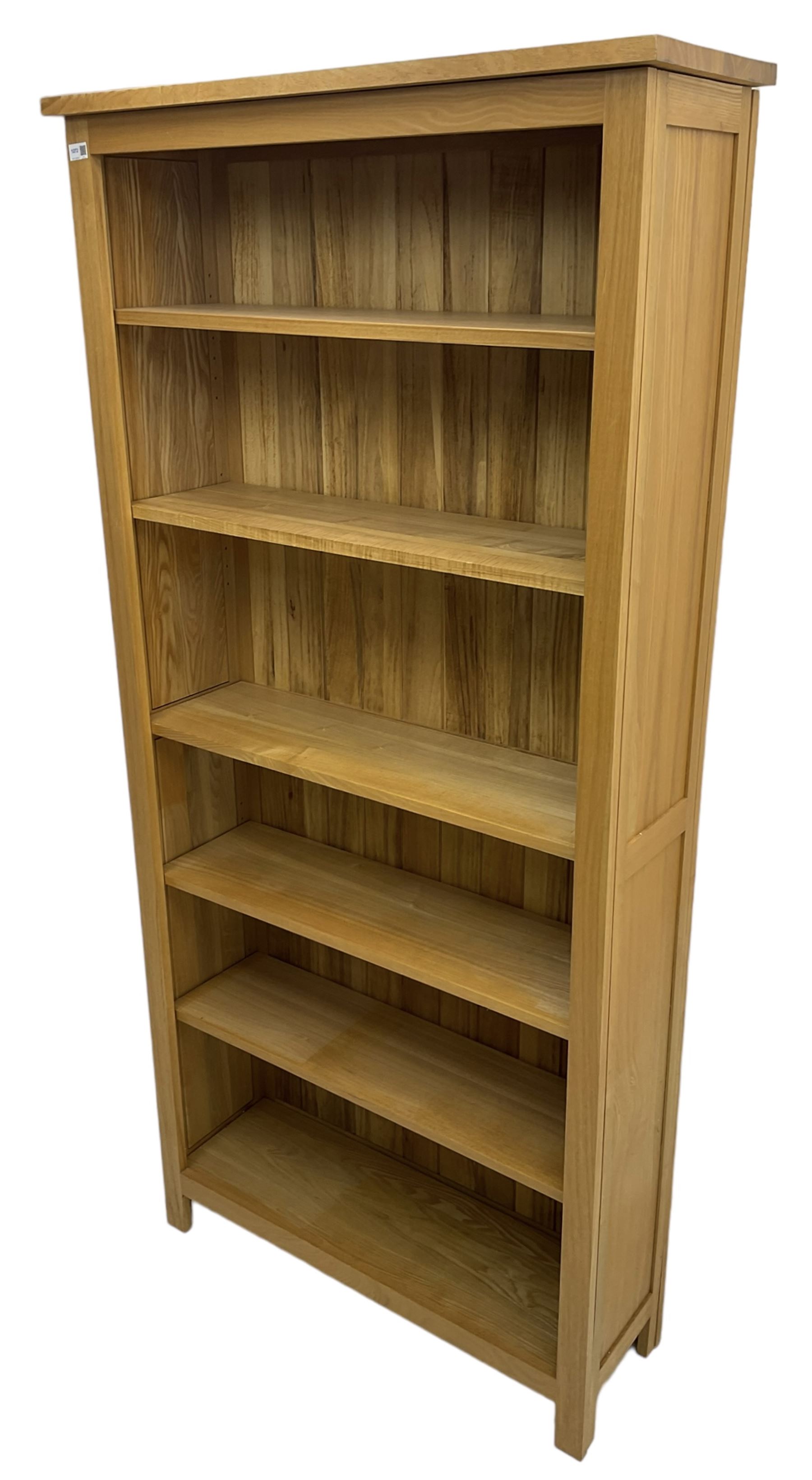 Contemporary light oak open bookcase, fitted with five adjustable shelves