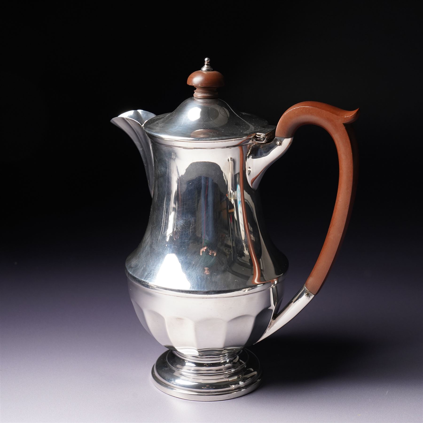 Silver three piece tea set of panelled circular form Birmingham 1929 Maker Synyer & Beddoes and a similar hot water jug Sheffield 1954 