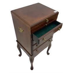 Mahogany pedestal chest on stand, fitted with four velvet lined drawers and hinged top