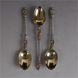 Set of six late Victorian silver apostle spoons and sugar tongs, hallmarked Robert Stebbings, London 1897, in fitted cased with silk and velvet lined interior