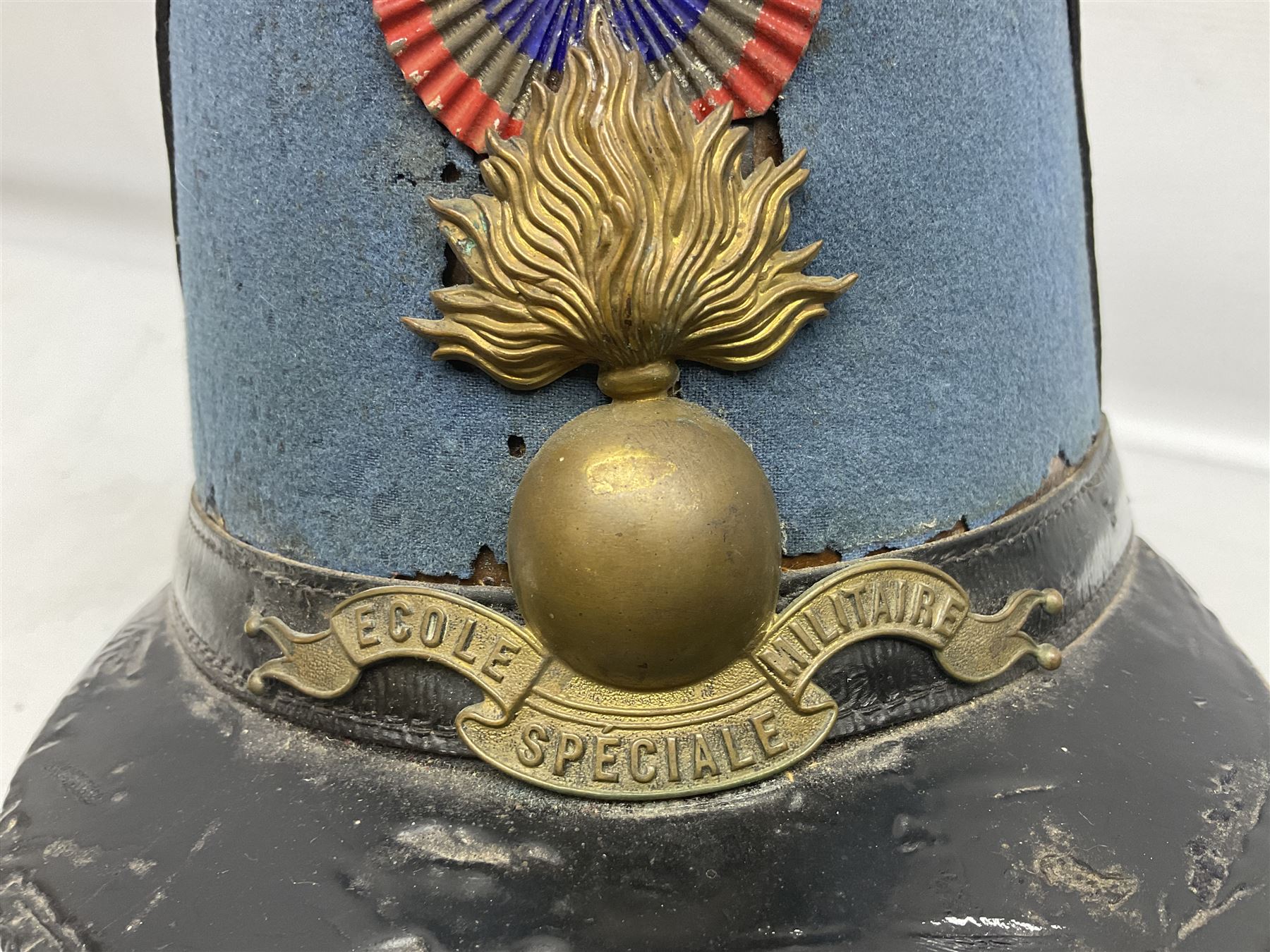 WW1 French Ecole Speciale Militaire Saint-Cyr shako with metallic tricolor cockade and scarlet pompom c1914