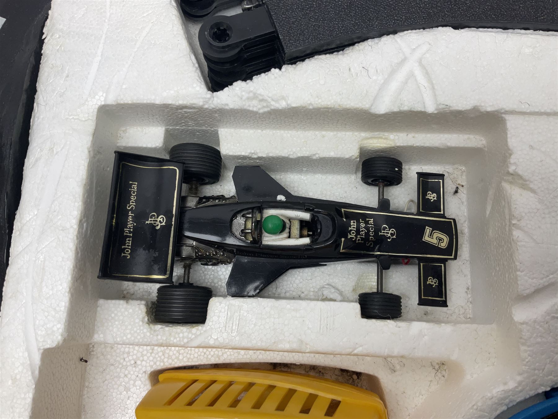 Scalextric - Scalextric 400 C587 set with March Ford 721 and JPS Formula One cars; Calibra Cup set with Motorsport Calibra and Old Spice Calibra; C8040 Track Extension Pack, Hump Back Bridge part-set and unassociated SuperSlot 1:32 scale die-cast Williams-Toyota FW29 unassembled car in four blister packs 