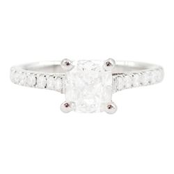 18ct white gold diamond ring, set with a single cushion cut diamond of 1.01 carat, with ro...