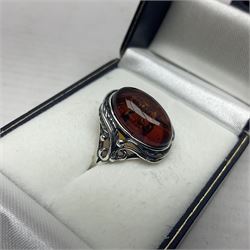 Silver Baltic amber ring, with leaf detail gallery, stamped 925, boxed