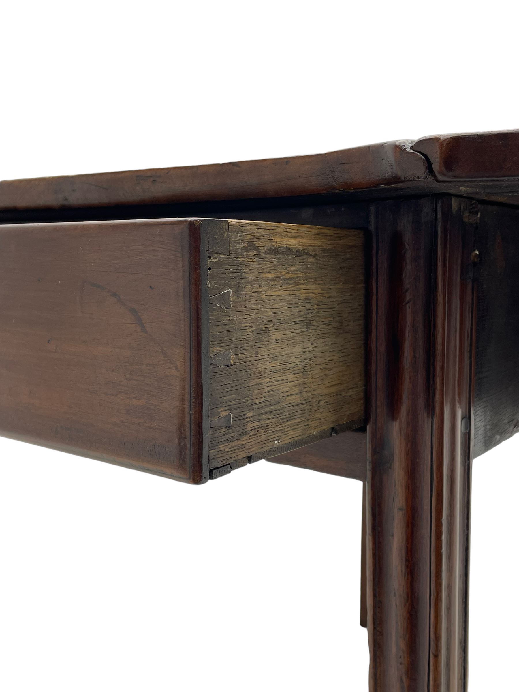 George III mahogany serpentine Pembroke table, the shaped drop-leaf top over single end drawer and shaped end rails, on square moulded supports