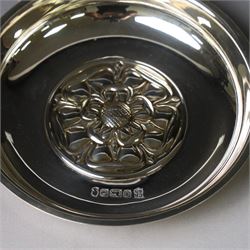 Late 20th century silver pin dish, of circular form with embossed Yorkshire Rose to centre, with Queen Elizabeth II Silver Jubilee hallmark Cooper Brother & Sons, Sheffield 1977, D11cm