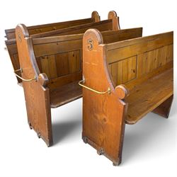 Set of four early 20th century single-ended stained pine ecclesiastical church pews, the shaped end support flanking slatted and panelled back