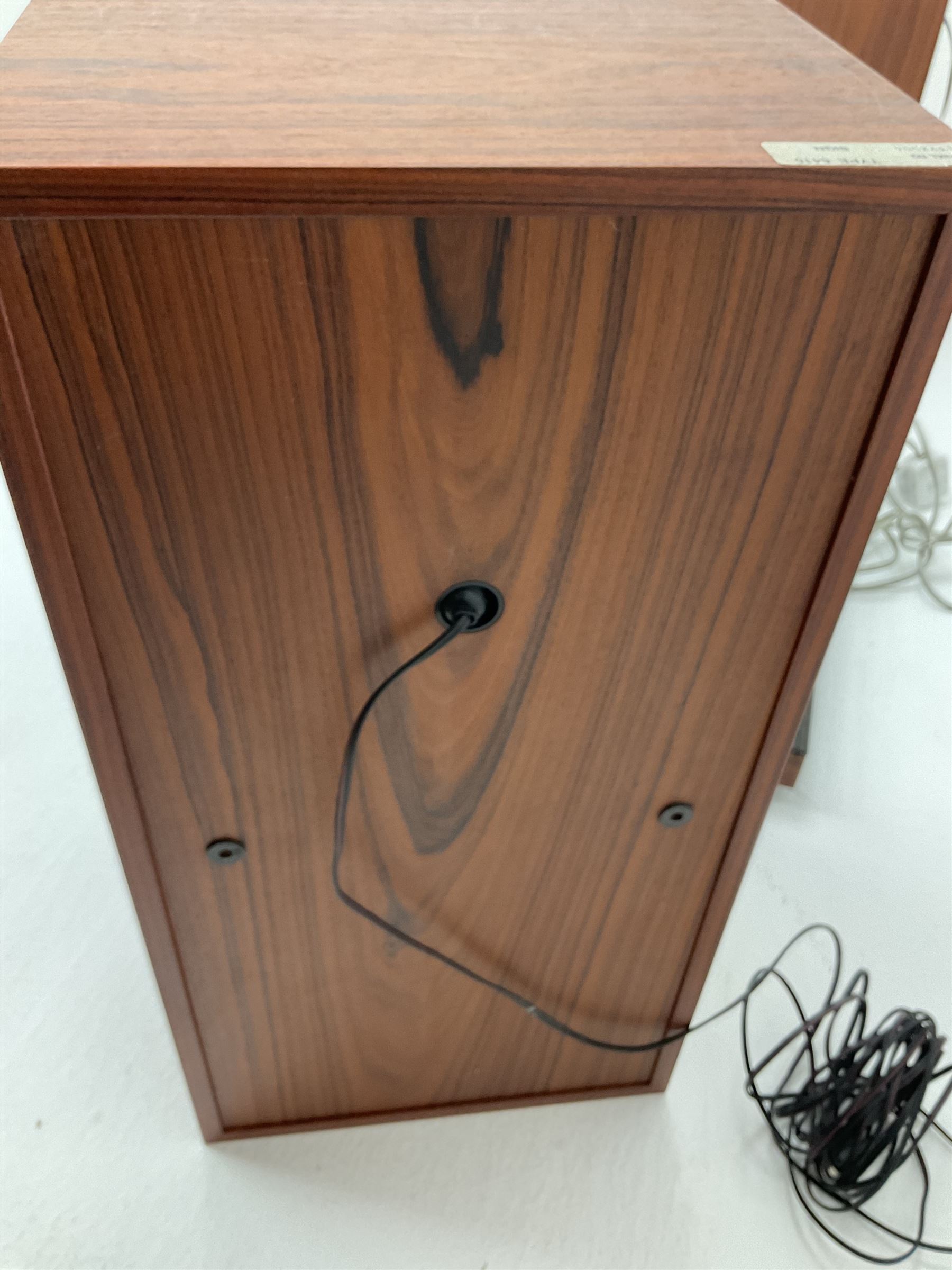 Bang & Olufsen 2400-2 Beocentre with two Beovos S50 speakers 