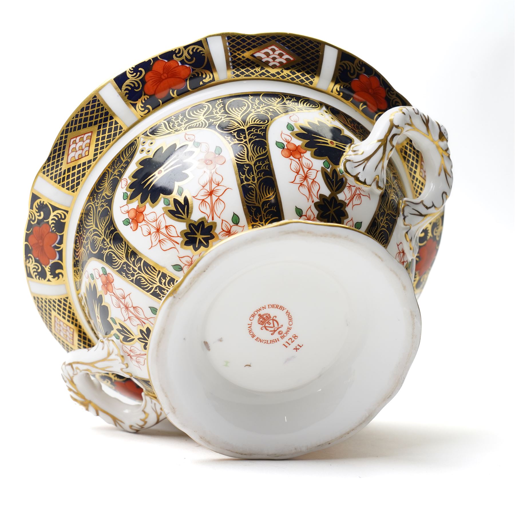 Royal Crown Derby Imari pattern sauce tureen and cover with acorn lift Pattern 1128, 13cm x 17cm