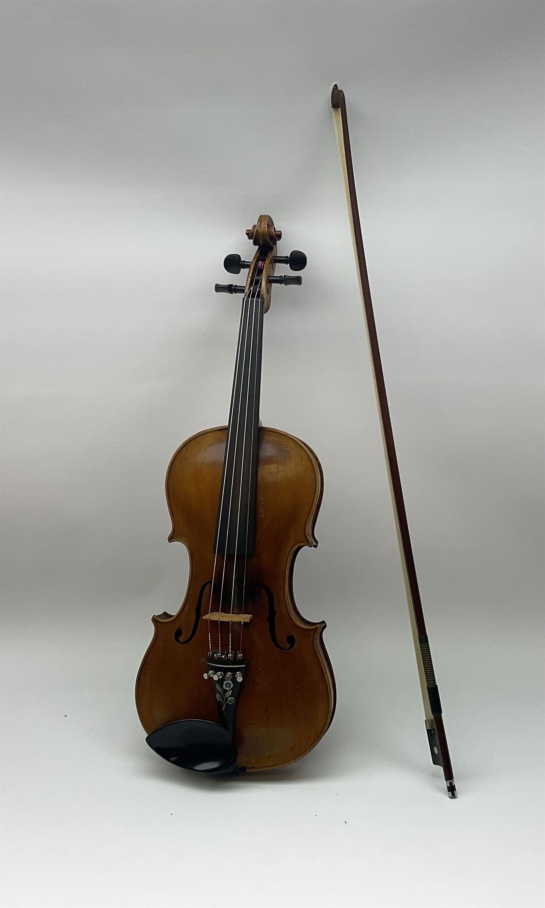 German Saxony violin c1900 with 35.5cm twopiece medium grain maple