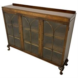 Mid-20th century mahogany glazed bookcase display cabinet, enclosed by three astragal glazed doors, on cabriole feet