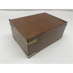Mid-19th century boxwood and ebony chess set, in mahogany and brass bound box with sliding lid
