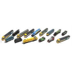 'OO' gauge - fourteen assorted playworn 