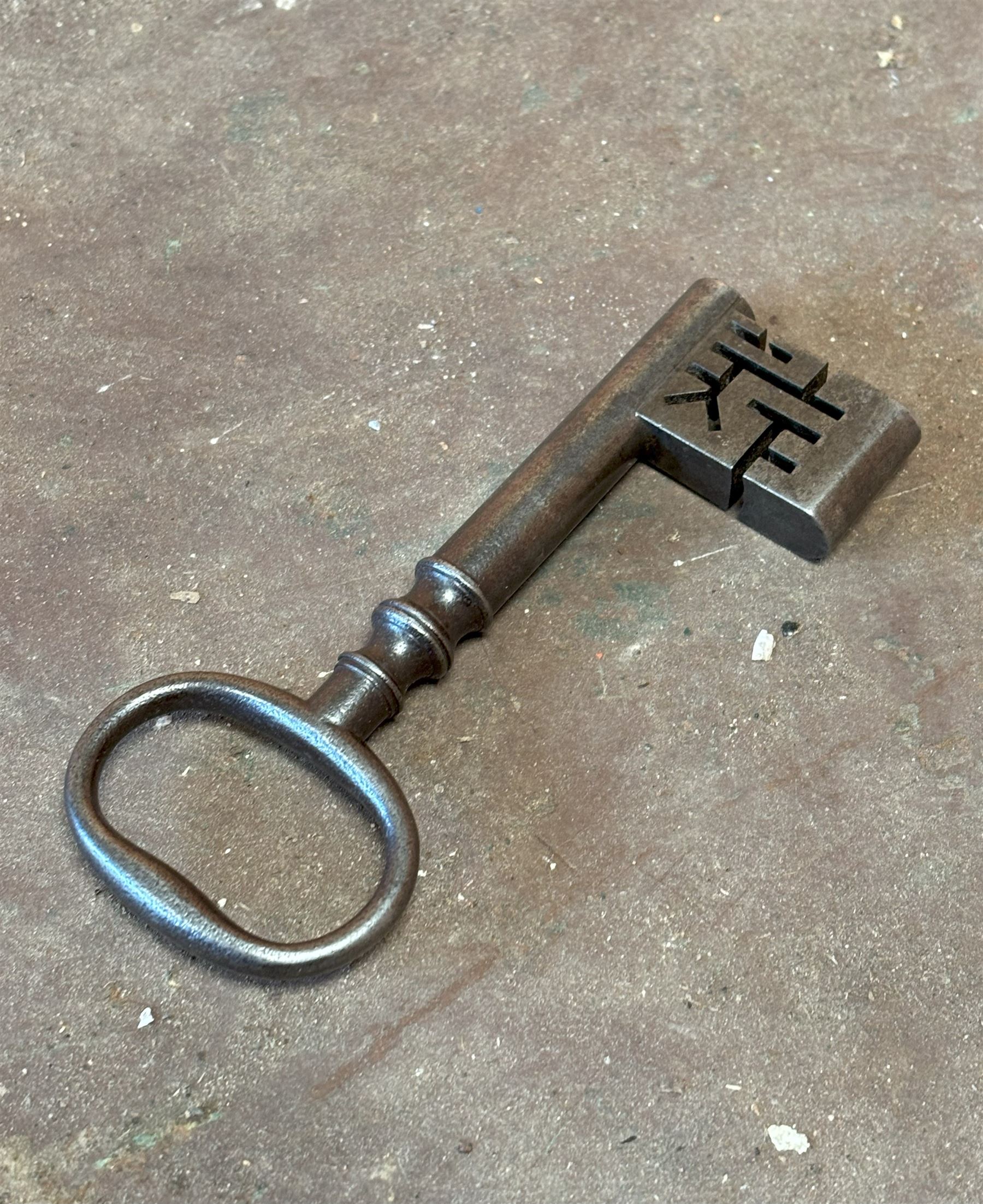 19th century plate iron strongbox / safe, complete with handle, working with key. H96cm, W58cm, D63cm - COLLECTION BY APPOINTMENT FROM: The White House, Thirsk Road, Easingwold, York, YO61 3NF - CALL 01723 507111 TO ARRANGE