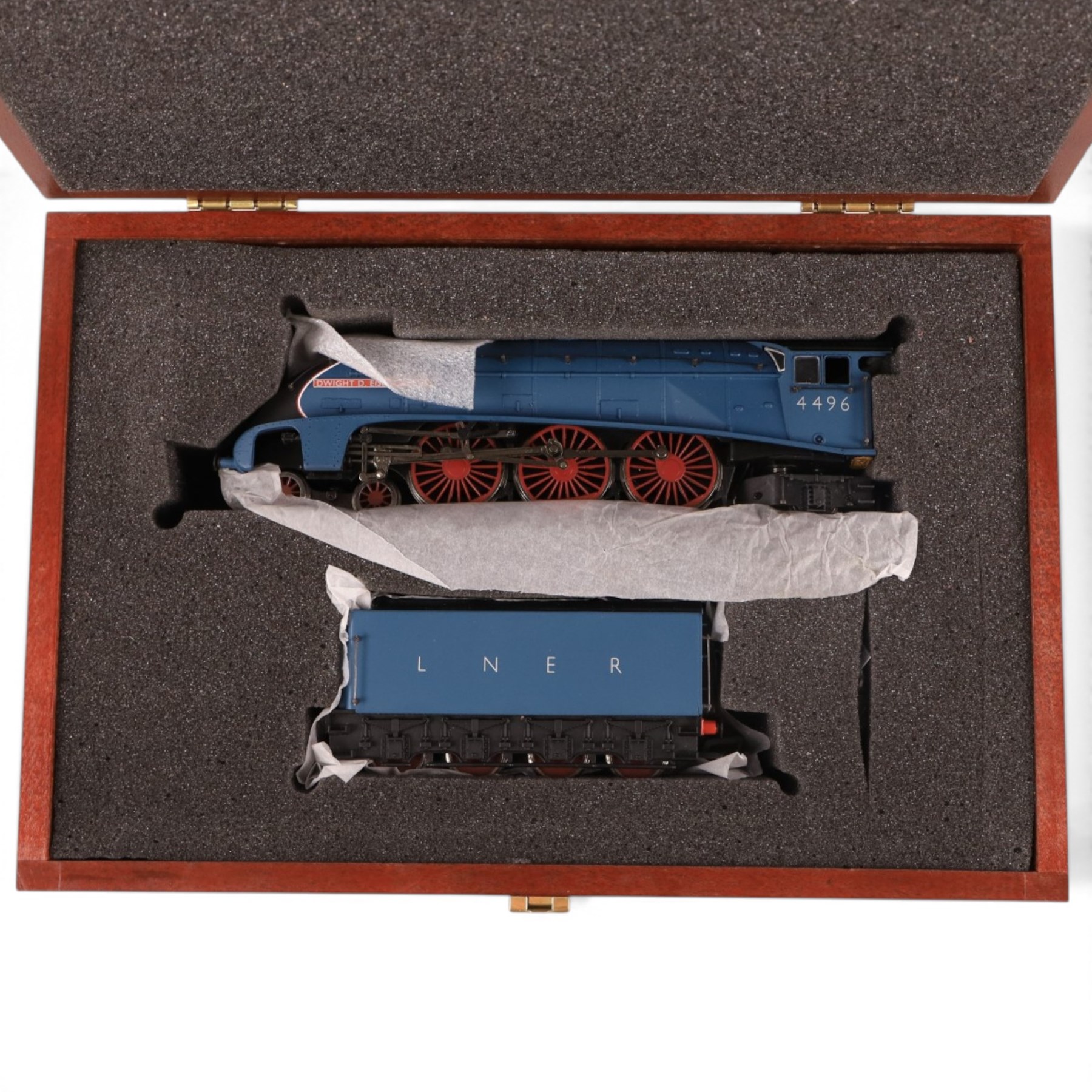 Limited edition 00 gauge Bachmann A4 Class 4-6-2 locomotive and tender 'Dwight D Eisenhower' no. 4496, in wooden presentation case with silver numbers and name plates and certificate of authenticity, limited edition no. 482/500